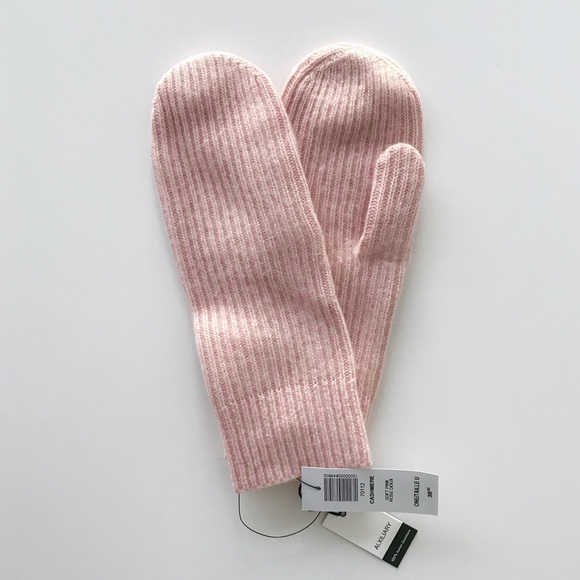 Aritzia Accessories - NWT Aritzia 100% Cashmere Mittens in Soft Pink